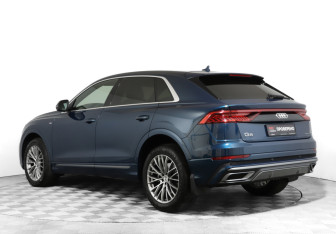 Подержанный автомобиль Audi Q8 2021 года (7 фото)