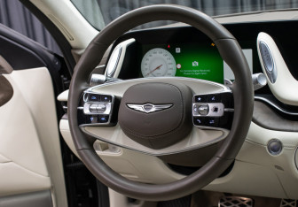 Подержанный автомобиль Genesis G90 2022 года (17 фото)