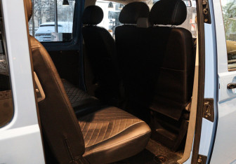 Подержанный автомобиль Volkswagen Transporter Van 2005 года (5 фото)