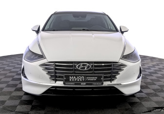 Подержанный автомобиль Hyundai Sonata 2021 года (2 фото)