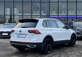 Подержанный автомобиль Volkswagen Tiguan 2022 года (5 фото)