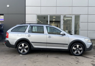 Подержанный автомобиль Skoda Octavia Wagon 2012 года (5 фото)