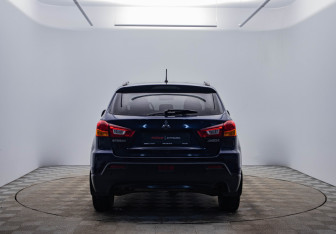 Подержанный автомобиль Mitsubishi ASX 2012 года (6 фото)