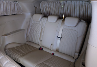 Подержанный автомобиль Voyah Dream 2023 года (12 фото)