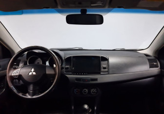 Подержанный автомобиль Mitsubishi Lancer Sedan 2007 года (12 фото)