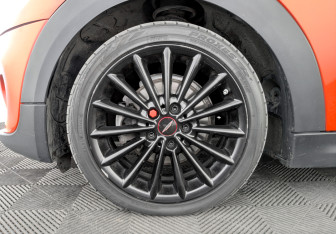 Подержанный автомобиль MINI Hatch 2019 года (18 фото)