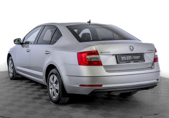 Подержанный автомобиль Skoda Octavia Liftback 2019 года (7 фото)