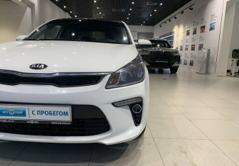 Подержанный автомобиль Kia Rio Sedan 2019 года (9 фото)
