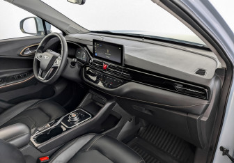 Подержанный автомобиль Москвич 3е 2023 года (11 фото)