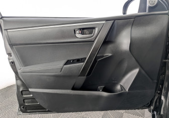 Подержанный автомобиль Toyota Corolla Sedan 2018 года (19 фото)