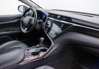 Подержанный автомобиль Toyota Camry Sedan 2020 года (10 фото)
