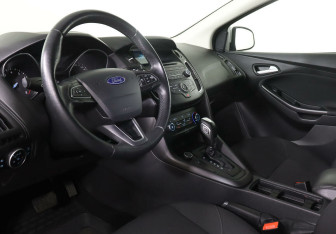 Подержанный автомобиль Ford Focus Hatchback 2017 года (9 фото)