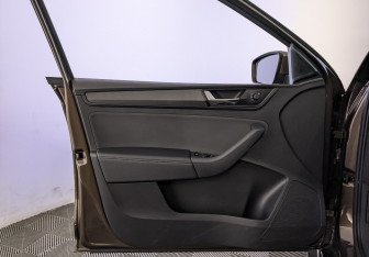 Подержанный автомобиль Skoda Rapid Liftback 2022 года (19 фото)