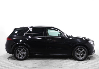 Подержанный автомобиль Mercedes-Benz GLE 2021 года (4 фото)