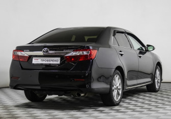 Подержанный автомобиль Toyota Camry Sedan 2012 года (5 фото)