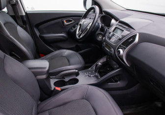 Подержанный автомобиль Hyundai ix35 2012 года (9 фото)