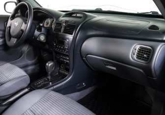 Подержанный автомобиль Nissan Almera Classic 2007 года (10 фото)