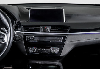 Подержанный автомобиль BMW X1 2021 года (13 фото)