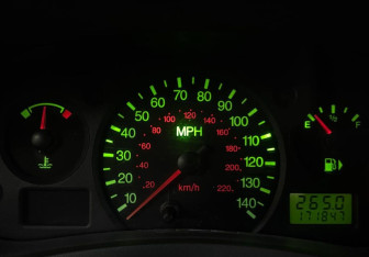 Подержанный автомобиль Ford Focus Sedan 2004 года (13 фото)