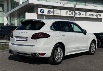 Подержанный автомобиль Porsche Cayenne 2012 года (5 фото)