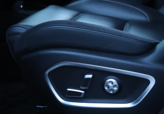 Подержанный автомобиль Geely Tugella 2023 года (17 фото)