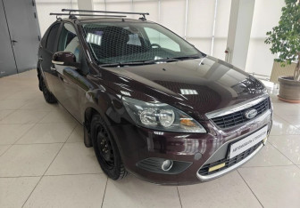 Подержанный автомобиль Ford Focus Hatchback 2010 года (3 фото)