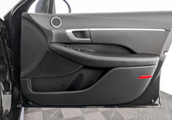 Подержанный автомобиль Hyundai Sonata 2023 года (24 фото)