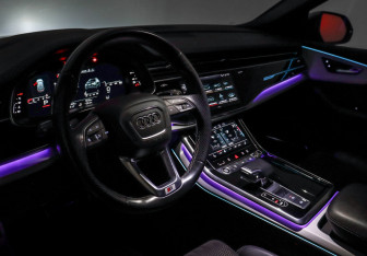 Подержанный автомобиль Audi Q8 2021 года (21 фото)