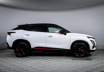 Подержанный автомобиль Omoda C5 2022 года (4 фото)