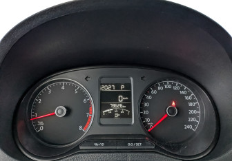 Подержанный автомобиль Volkswagen Polo Sedan 2017 года (13 фото)