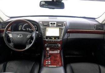 Подержанный автомобиль Lexus LS 2011 года (14 фото)