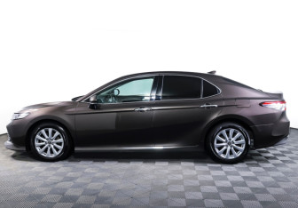 Подержанный автомобиль Toyota Camry Sedan 2020 года (8 фото)