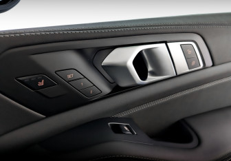 Подержанный автомобиль BMW X5 2024 года (27 фото)