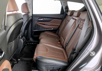 Подержанный автомобиль Hyundai Santa Fe 2022 года (11 фото)