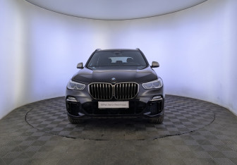 Подержанный автомобиль BMW X5 2020 года (2 фото)