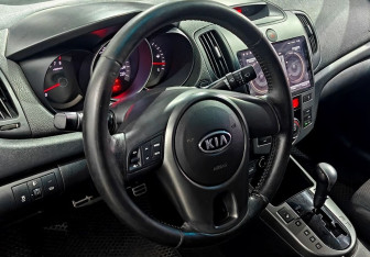 Подержанный автомобиль Kia Cerato Sedan 2010 года (12 фото)