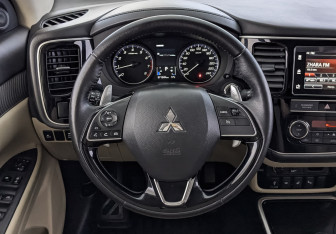 Подержанный автомобиль Mitsubishi Outlander 2019 года (22 фото)
