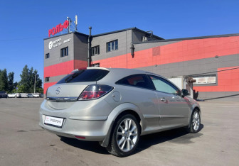Подержанный автомобиль Opel Astra Hatchback 2010 года (5 фото)