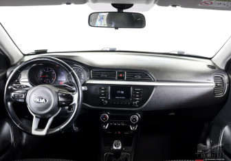 Подержанный автомобиль Kia Rio Sedan 2018 года (8 фото)