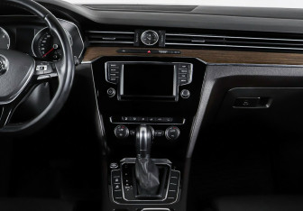 Подержанный автомобиль Volkswagen Passat Wagon 2015 года (14 фото)