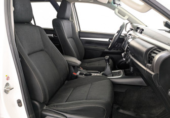 Подержанный автомобиль Toyota Hilux 2019 года (20 фото)