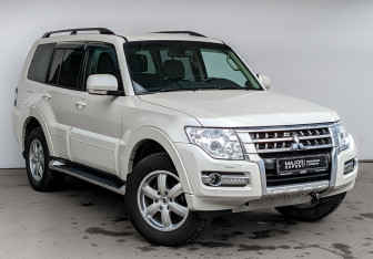 Подержанный автомобиль Mitsubishi Pajero 2017 года (3 фото)