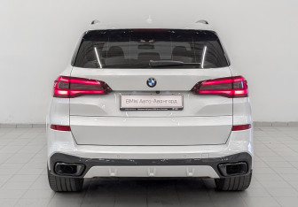 Подержанный автомобиль BMW X5 2020 года (6 фото)