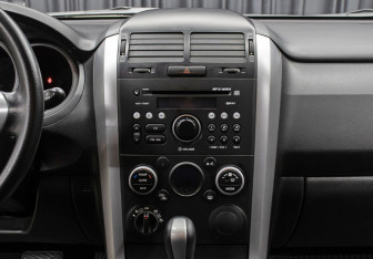 Подержанный автомобиль Suzuki Grand Vitara 2011 года (15 фото)