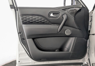 Подержанный автомобиль Infiniti QX80 2021 года (19 фото)