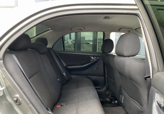 Подержанный автомобиль Toyota Corolla Sedan 2006 года (20 фото)