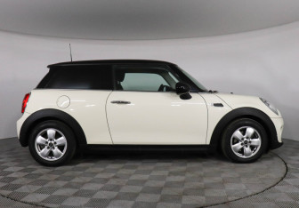 Подержанный автомобиль MINI Hatch 2017 года (4 фото)