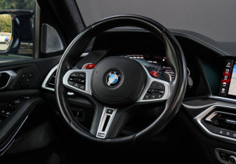 Подержанный автомобиль BMW X5 M 2021 года (11 фото)