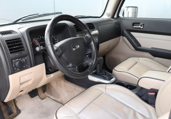 Подержанный автомобиль Hummer H3 Suv 2009 года (16 фото)