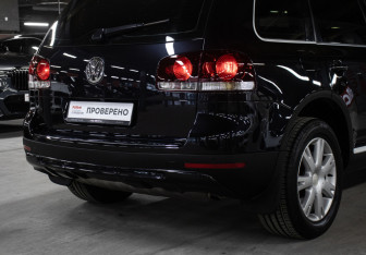 Подержанный автомобиль Volkswagen Touareg 2009 года (21 фото)